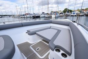 Foredeck seating/sun bathing pad