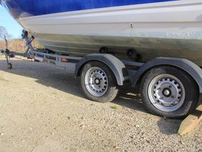 Bayliner 212  - Trailer/Trolley