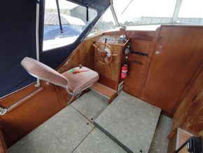 Seamaster 27  - Cockpit