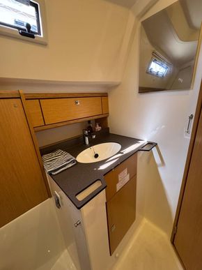 2017 Bavaria 37 Cruiser 26