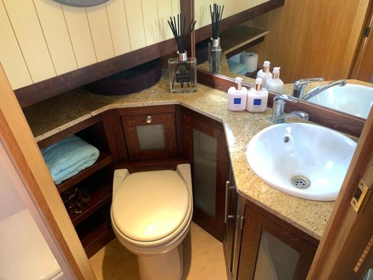 2011 Aqualine Voyager 60 Dutch Barge 60 ft
