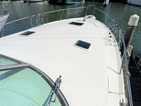 1995 Sea Ray 330 Sundancer 9