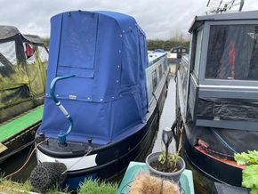 Narrowboat 54ft Cruiser Stern Re-Painted 2023 - Exterior