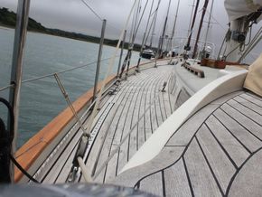 Laurent Giles 38  - Side Deck