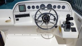 Wellcraft Martinique 2700 Motor Boat - Helm Controls