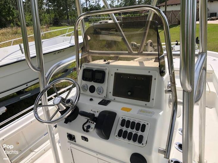 2005 Nauticstar 2200 bay