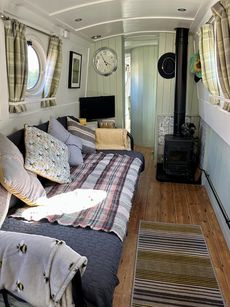 Fabulous Electric 2020 narrowboat 57ft silent efficient cruising