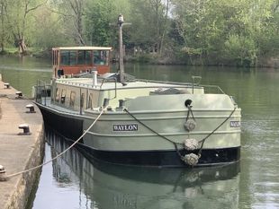 Wonderful 1958 Wide Beam Yorkshire Barge-Moored River Thames in Oxford