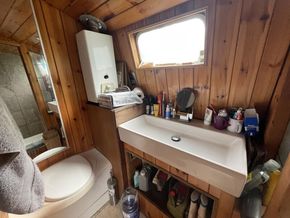 Narrowboat 70ft Cruiser Stern - Heads