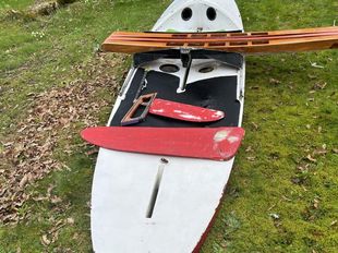 International sailing canoe hull
