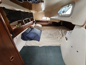 Beneteau Oceanis 321  - Aft Cabin