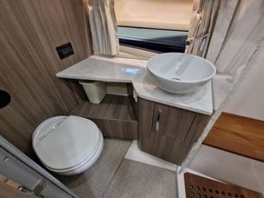 2020 Regal 33 SAV 14