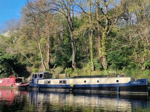 (HIGH SPEC) RECENTLY RENNOVATED 2010 WIDEBEAM Dutch barge+ MOORING