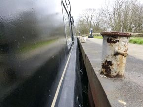 Collingwood Wide Beam 57 Cruiser Stern - Side Deck