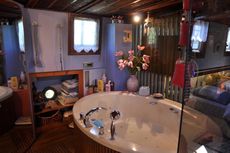 Charming well maintained 26m Luxe Motor fully converted ready to go