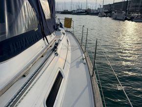 Moody 38  - Side Deck