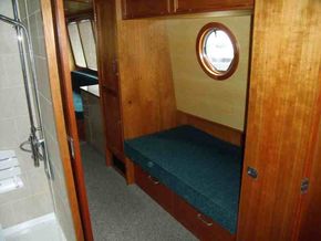 Single cabin from bow