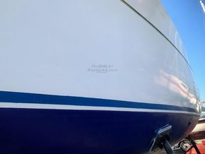 Moody 33 Aft cabin - Hull Close Up