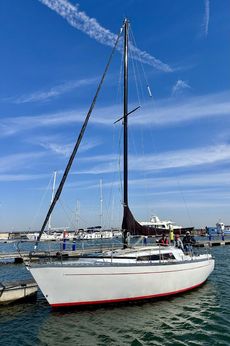 Cobra 850 a great family cruiser 