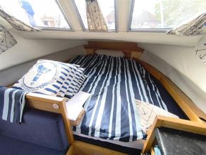 Aquamarine Riverboat 26  - Forward Cabin