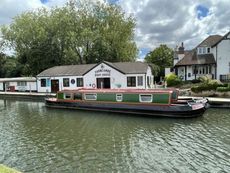 Maple - A 2008 49ft Alvechurch Boat Centres 5 berth cruiser stern narr