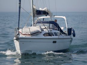 Hunter Legend 340  - Underway