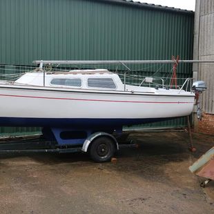 Jaguar 22 drop keel and  twin stabilisers with  Honda 5 outboard