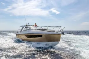 Sealine S335v