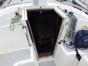 Moody 30 Sailing Yacht - Companionway