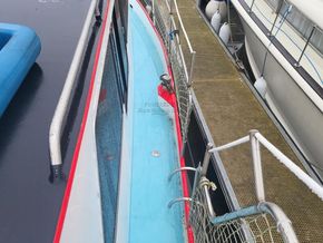 Marshall 42  - Side Deck