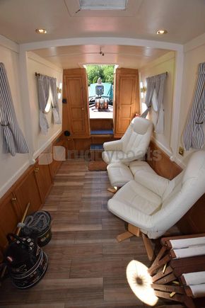 Saloon forward