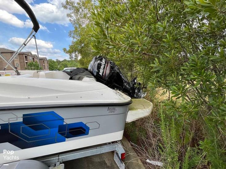 2018 Bayliner element e16