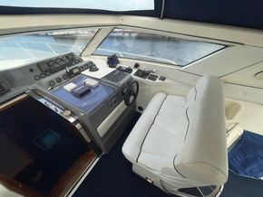 Sealine 365 Sports Cruiser  - Helm