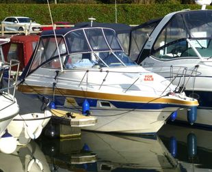 1998 Maxum 2400 SCR
