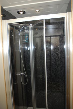 Guest Shower