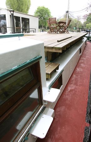 steps to upper deck