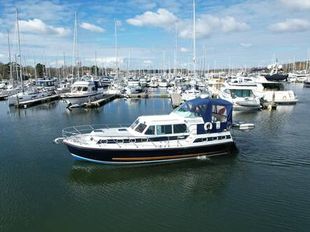 2001 Aquastar 38