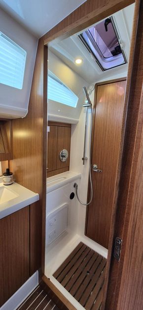 2021 Bavaria Vision 42 28