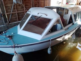 SIESTA 21 WIDER BEAM DIESEL DAY BOAT