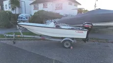 2000 Boston Whaler Sport 13