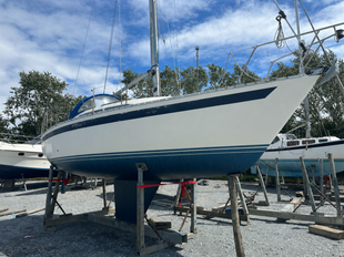 1982 Moody 27