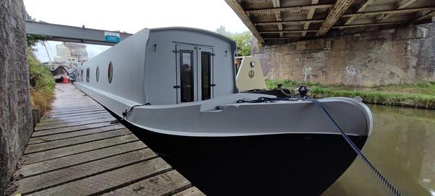 57' - Narrowbeam Sailaway