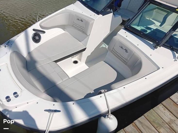 2023 Sea Ray 210 spx