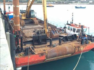 Barge - Flattop Barge For Charter