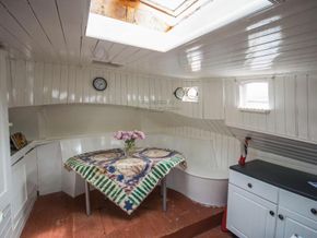 Dutch Barge 25m with London mooring  - Galley