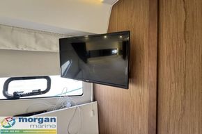 Jeanneau Leader 40 - tv in main berth