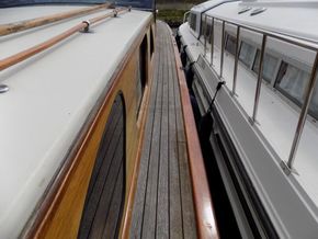 Windboats 38 AFT SALOON! - Side Deck