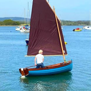 Morbic 12 Balanced Lugsail