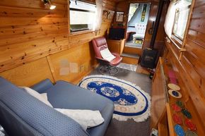 Saloon forward