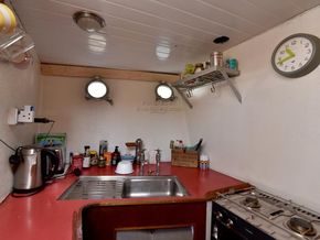 Motor Cruiser 40ft with London Mooring - Galley